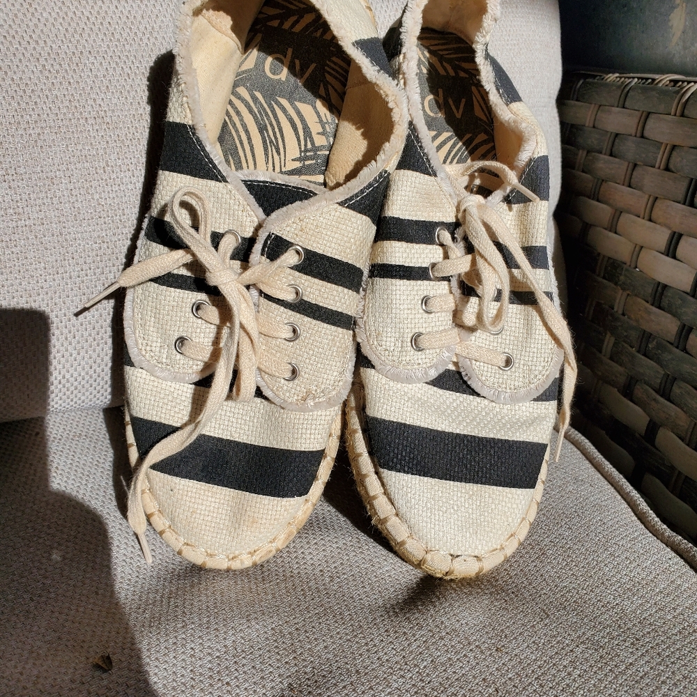 Shoes - Picture 5 of 6